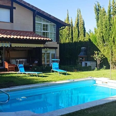 Vivienda El Olivo con piscina privada y jardín. Ayegui Exterior foto