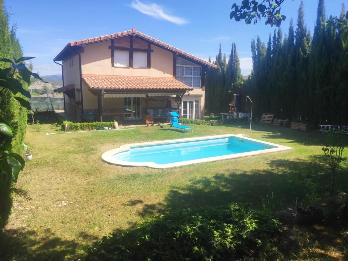 Vivienda El Olivo con piscina privada y jardín. Ayegui Exterior foto