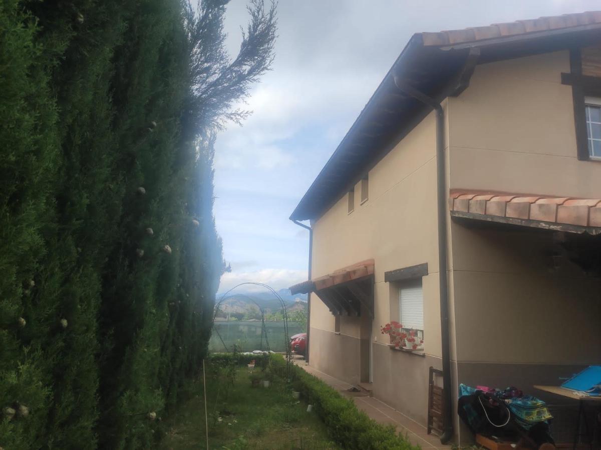 Vivienda El Olivo con piscina privada y jardín. Ayegui Exterior foto
