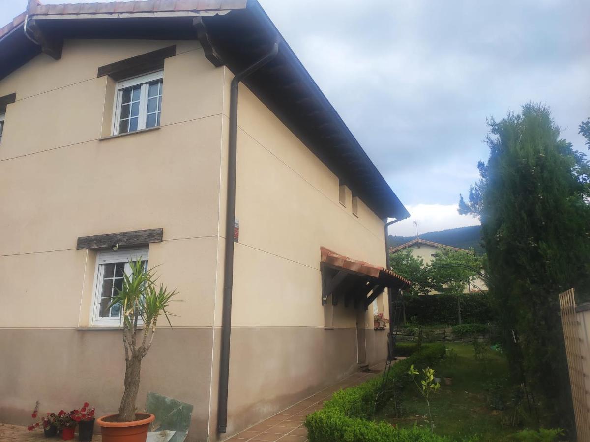 Vivienda El Olivo con piscina privada y jardín. Ayegui Exterior foto