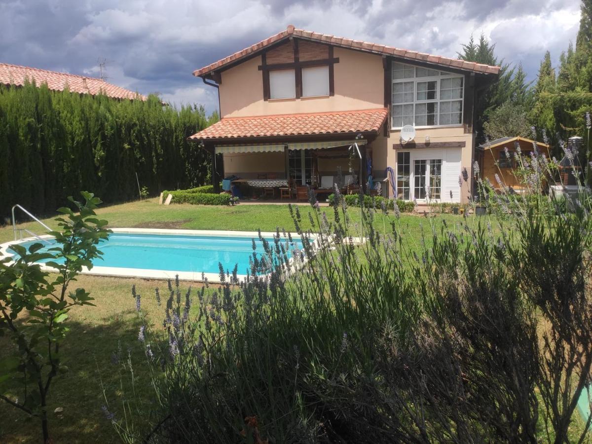 Vivienda El Olivo con piscina privada y jardín. Ayegui Exterior foto